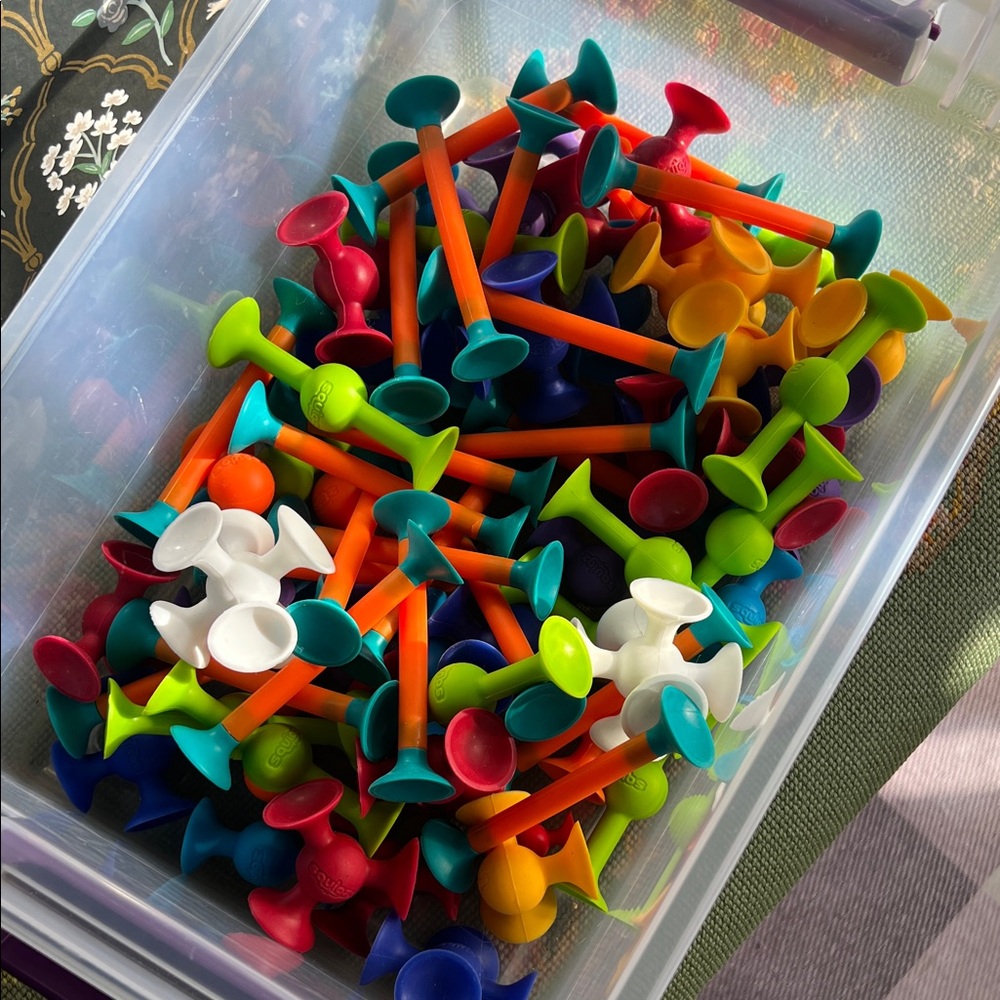 Squigz